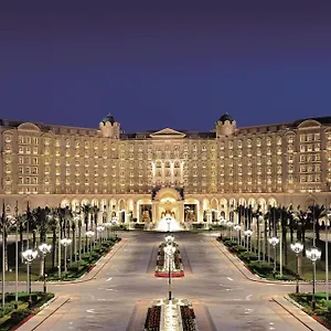 The Ritz-carlton, מלון
